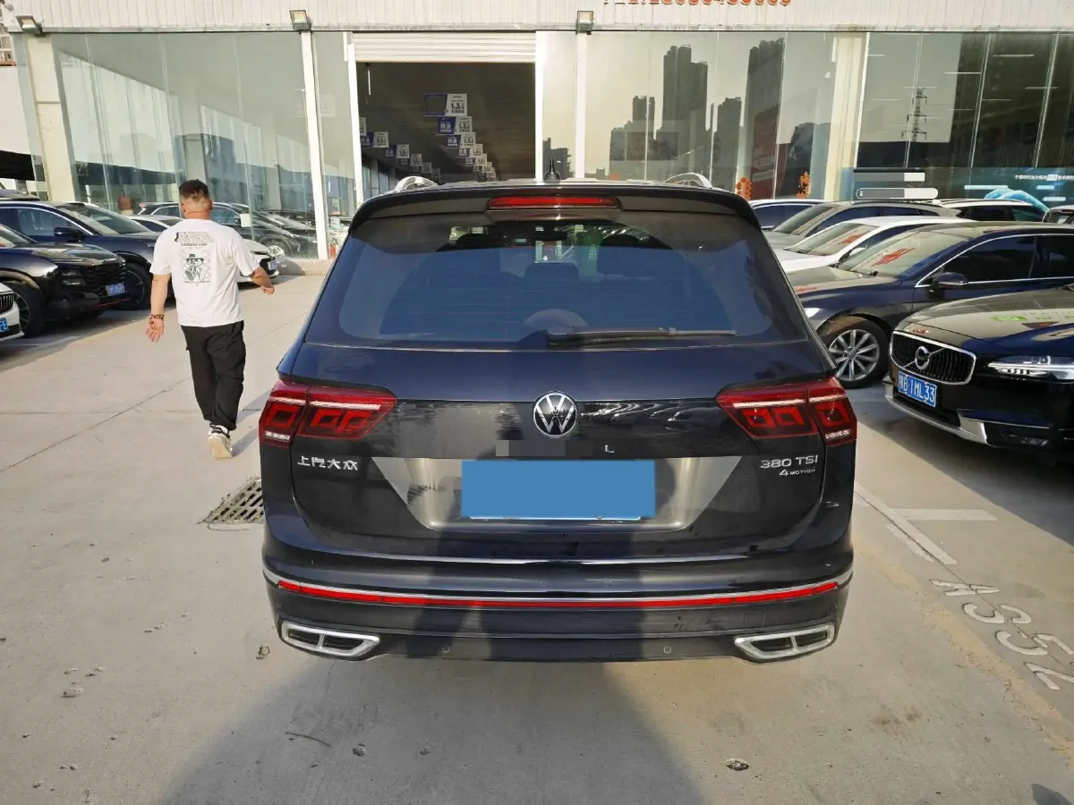 2023 Volkswagen Tiguan L 2.0T 220HP L4 7DCT,autocango,china used car exporter,china ev exporter,chinese used car exporter,chinese used ev exporter