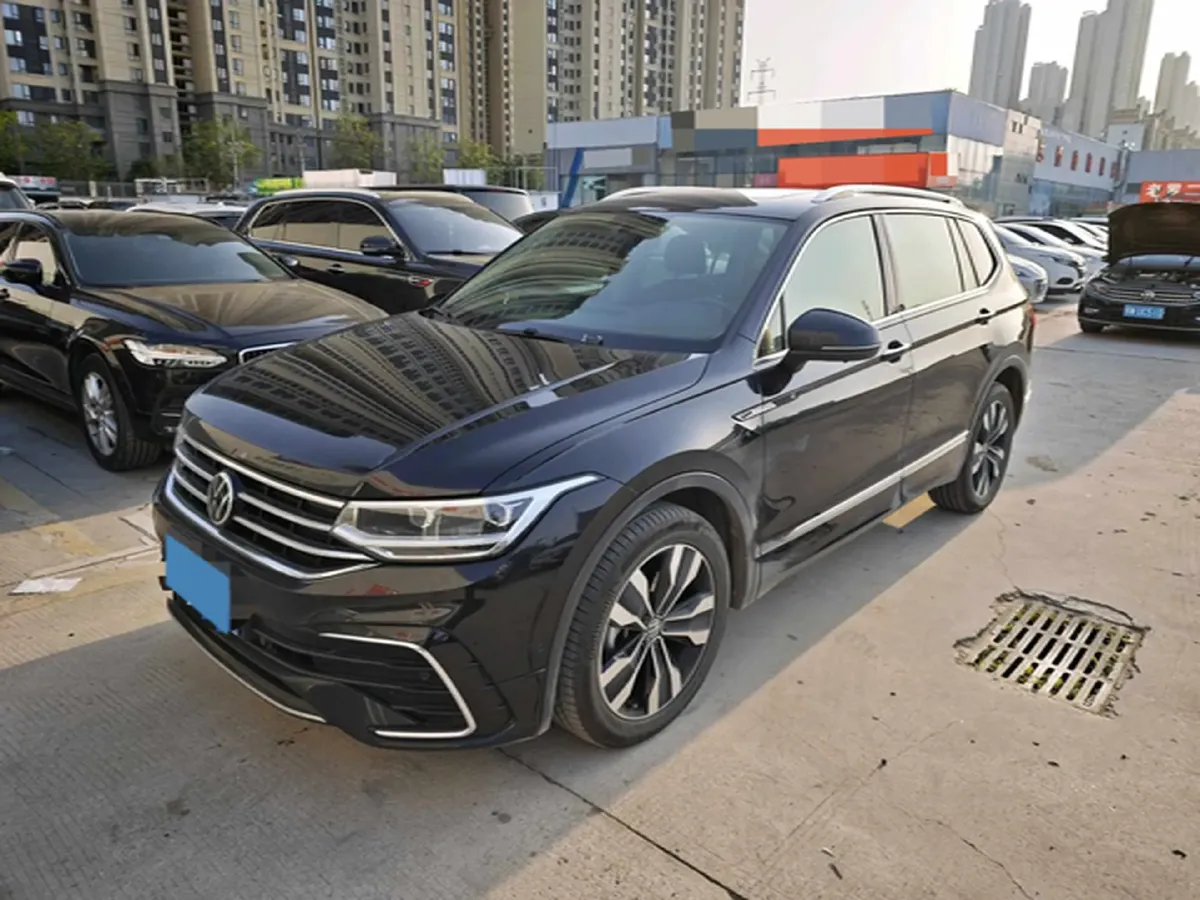 2023 Volkswagen Tiguan L 2.0T 220HP L4 7DCT,autocango,china used car exporter,china ev exporter,chinese used car exporter,chinese used ev exporter