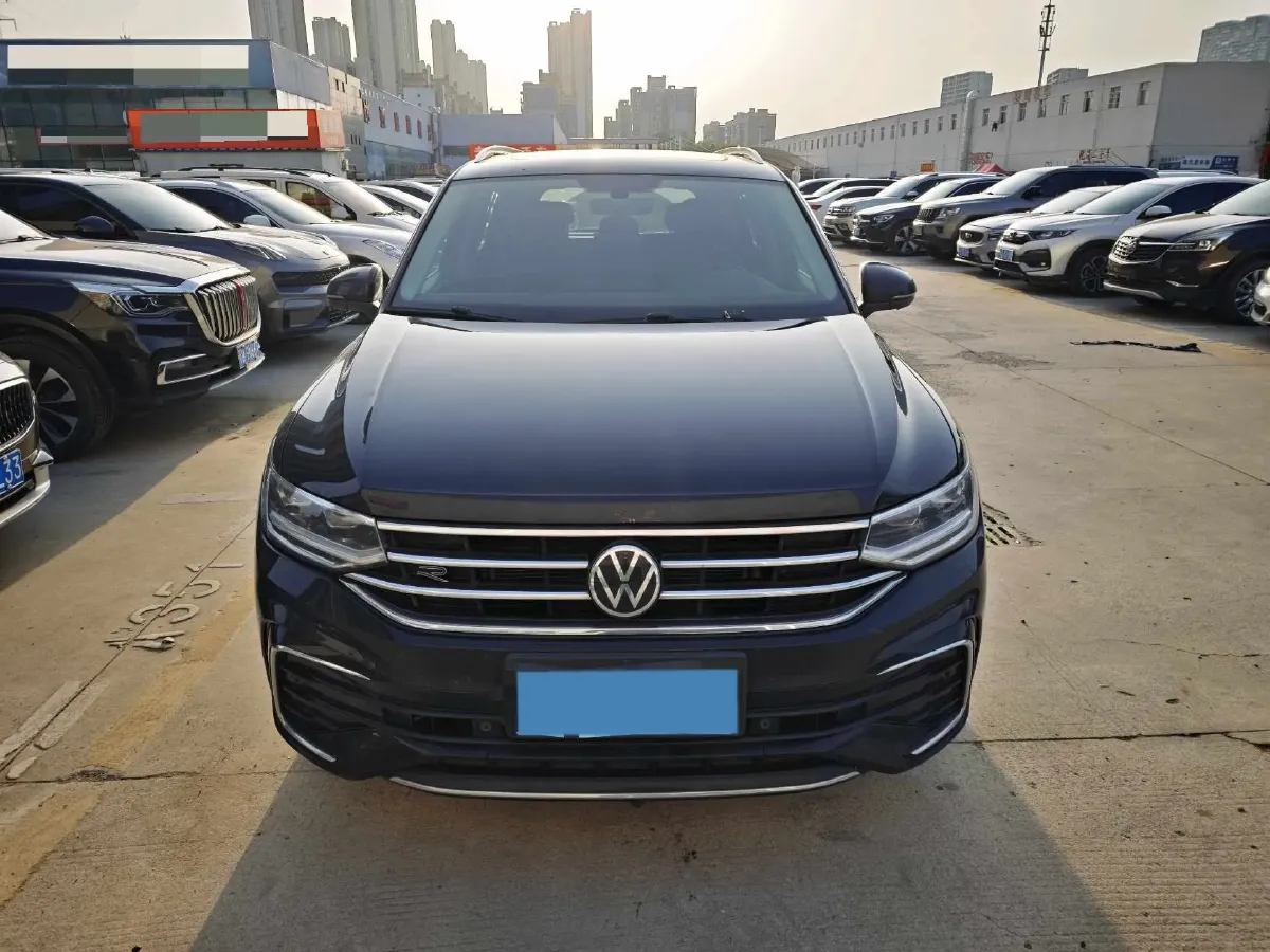 2023 Volkswagen Tiguan L 2.0T 220HP L4 7DCT,autocango,china used car exporter,china ev exporter,chinese used car exporter,chinese used ev exporter