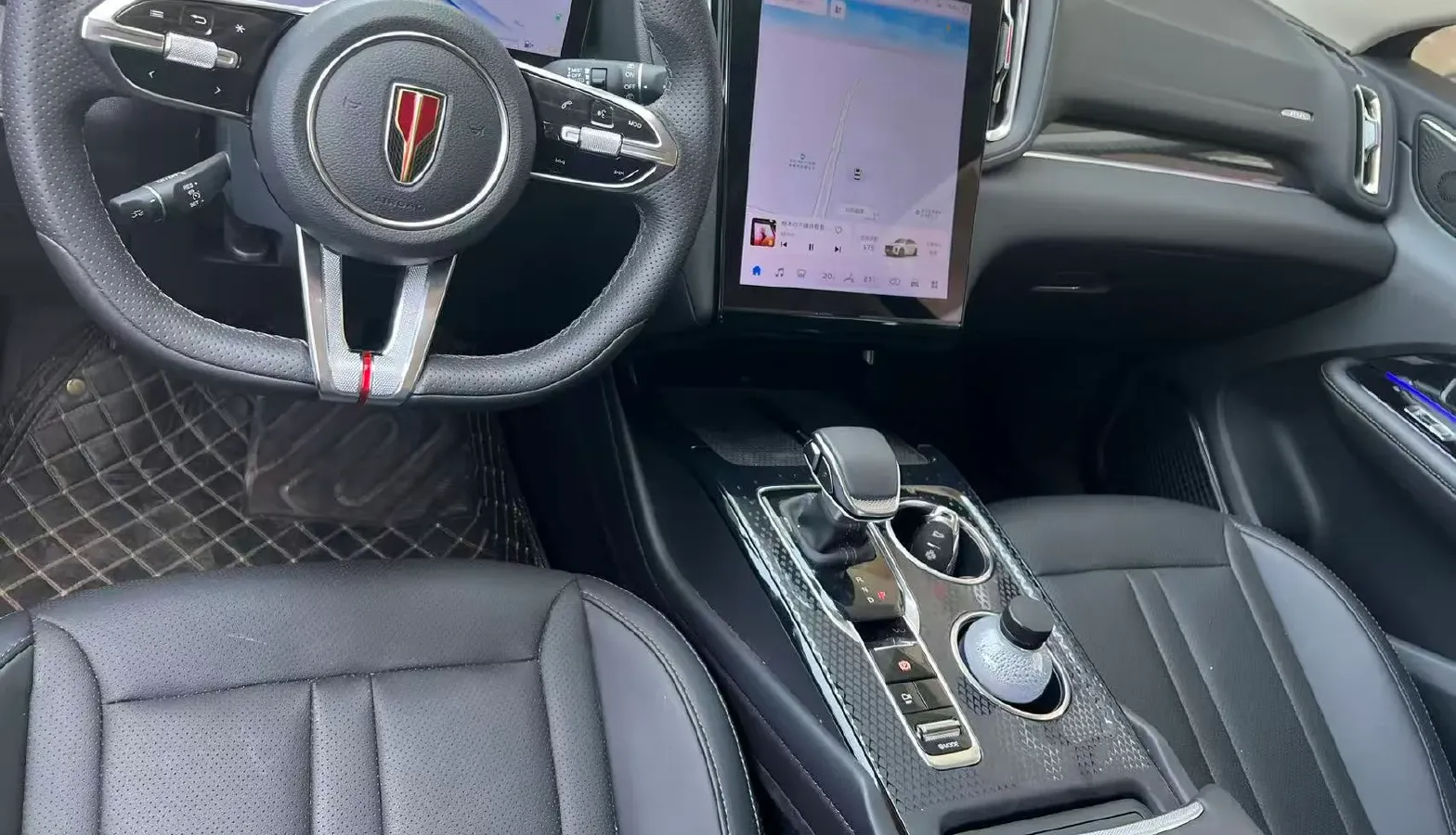 2024 HongQi HS3 1.5T 169HP L4 1DHT PHEV 18.4KWH,autocango,china used car exporter,china ev exporter,chinese used car exporter,chinese used ev exporter