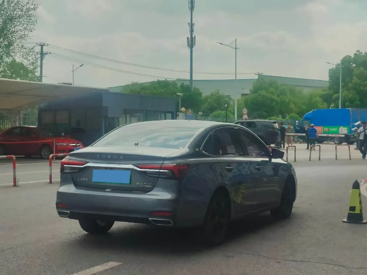 2020 Roewe i6 MAX 1.5T 169HP L4 AMT PHEV,autocango,china used car exporter,china ev exporter,chinese used car exporter,chinese used ev exporter