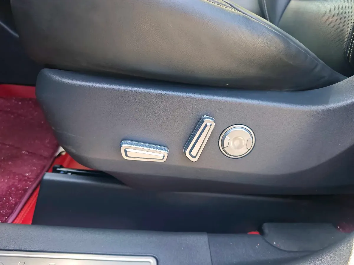 2023 Lincoln Nautilus 2.0T 261HP L4 8AT,autocango,china used car exporter,china ev exporter,chinese used car exporter,chinese used ev exporter