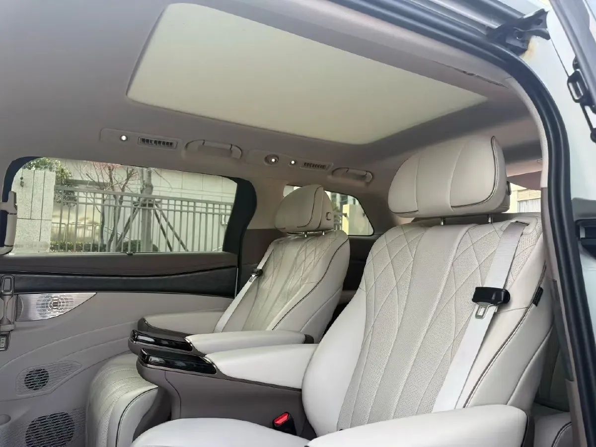 2022 BMW X2 2.0T 192HP L4 8AT,autocango,china used car exporter,china ev exporter,chinese used car exporter,chinese used ev exporter