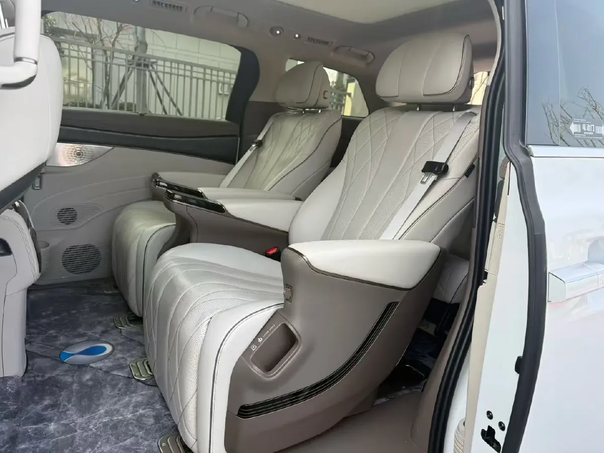 2022 BMW X2 2.0T 192HP L4 8AT,autocango,china used car exporter,china ev exporter,chinese used car exporter,chinese used ev exporter