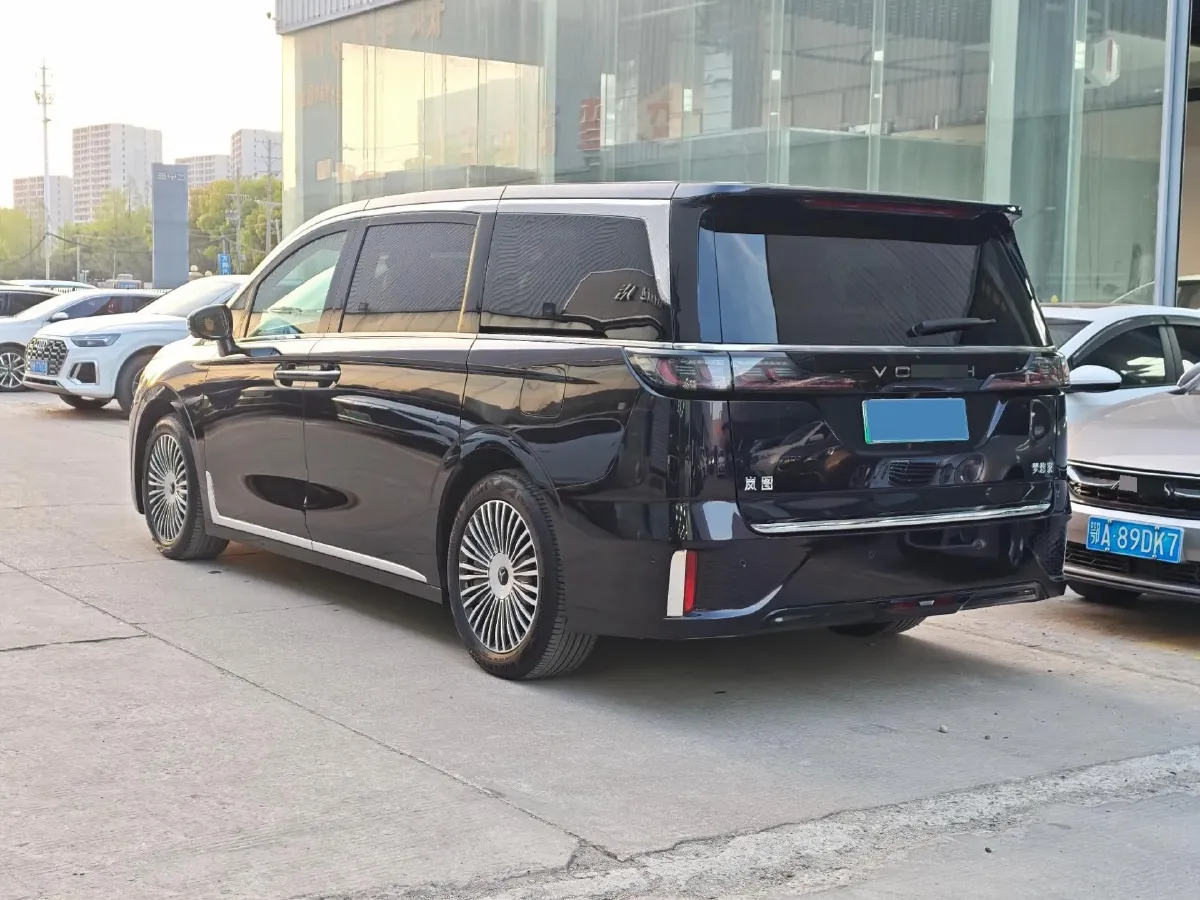 2025 Voyah Dream 1.5T 150HP L4 PHEV 41.7KWH,autocango,china used car exporter,china ev exporter,chinese used car exporter,chinese used ev exporter