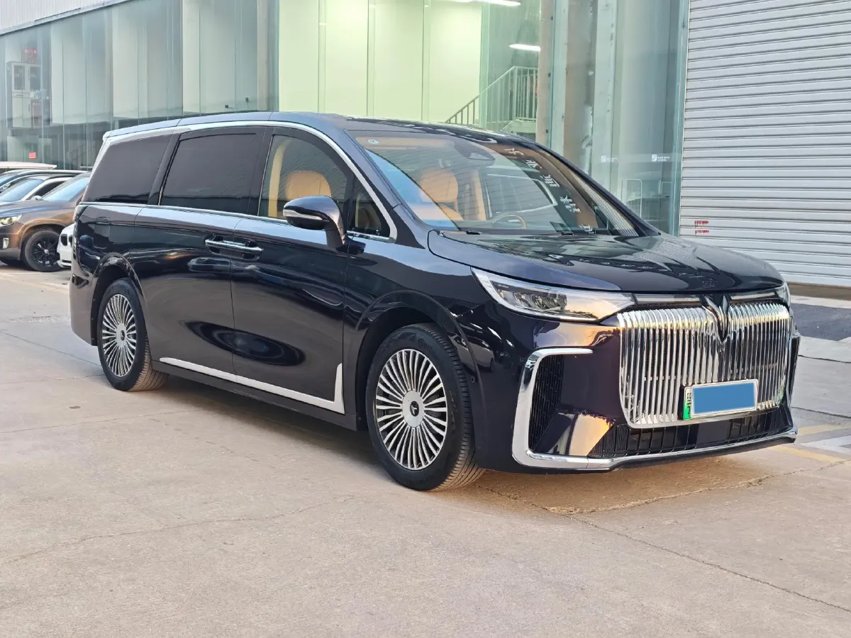 2025 Voyah Dream 1.5T 150HP L4 PHEV 41.7KWH,autocango,china used car exporter,china ev exporter,chinese used car exporter,chinese used ev exporter