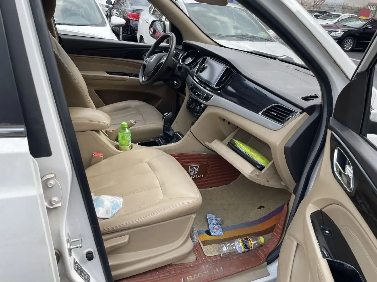 2016 BaoJun 730 1.5L 112HP L4 5MT,autocango,china used car exporter,china ev exporter,chinese used car exporter,chinese used ev exporter