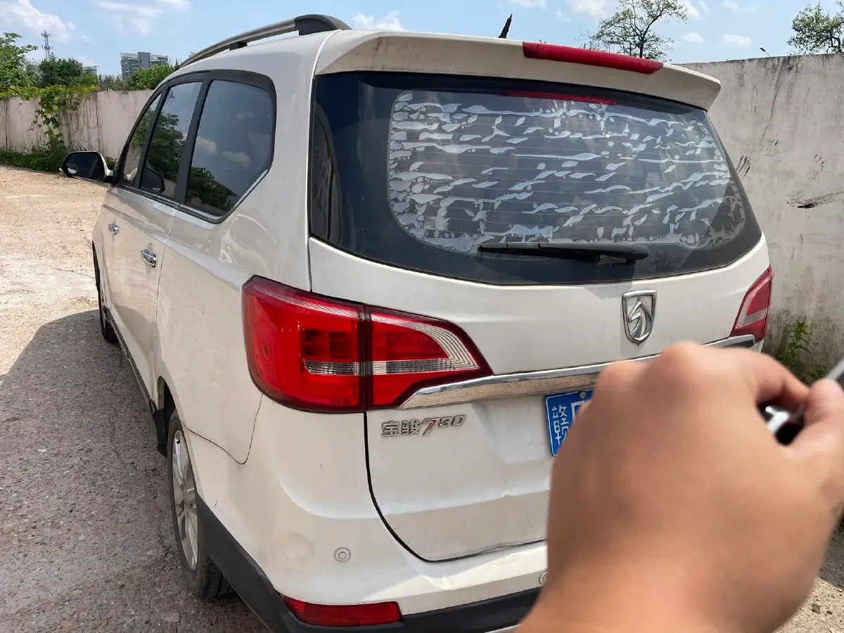 2016 BaoJun 730 1.5L 112HP L4 5MT,autocango,china used car exporter,china ev exporter,chinese used car exporter,chinese used ev exporter