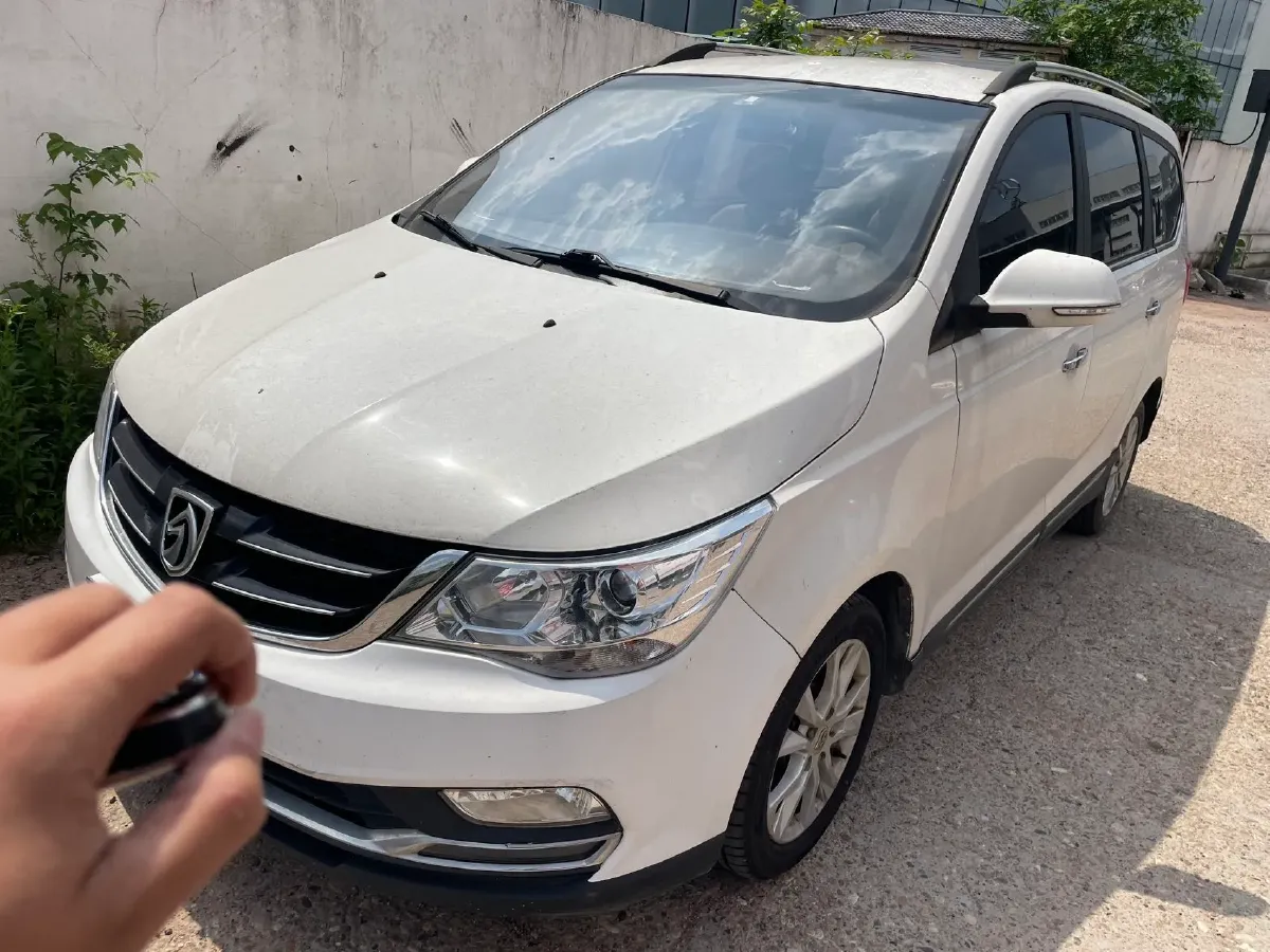 2016 BaoJun 730 1.5L 112HP L4 5MT,autocango,china used car exporter,china ev exporter,chinese used car exporter,chinese used ev exporter