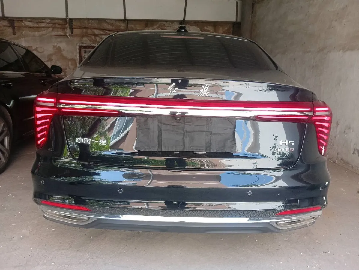 2024 HongQi H5 2.0T 224HP L4 8AT,autocango,china used car exporter,china ev exporter,chinese used car exporter,chinese used ev exporter