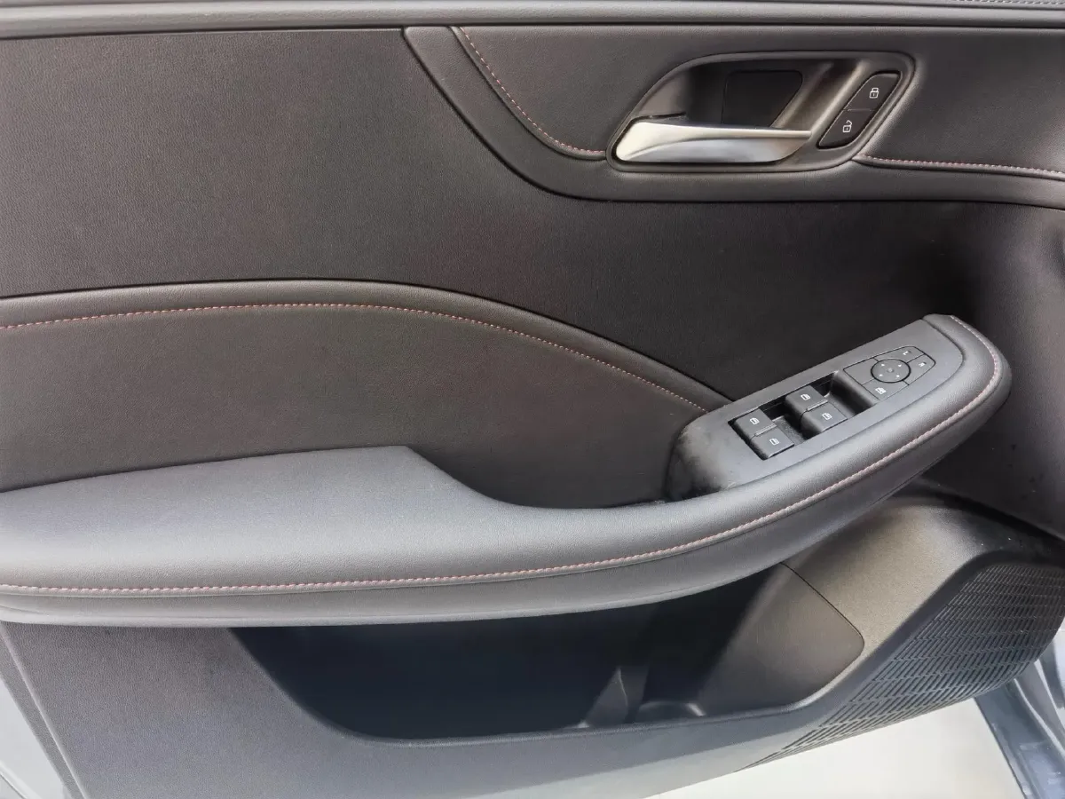 2023 Roewe i5 1.5L 129HP L4 CVT,autocango,china used car exporter,china ev exporter,chinese used car exporter,chinese used ev exporter