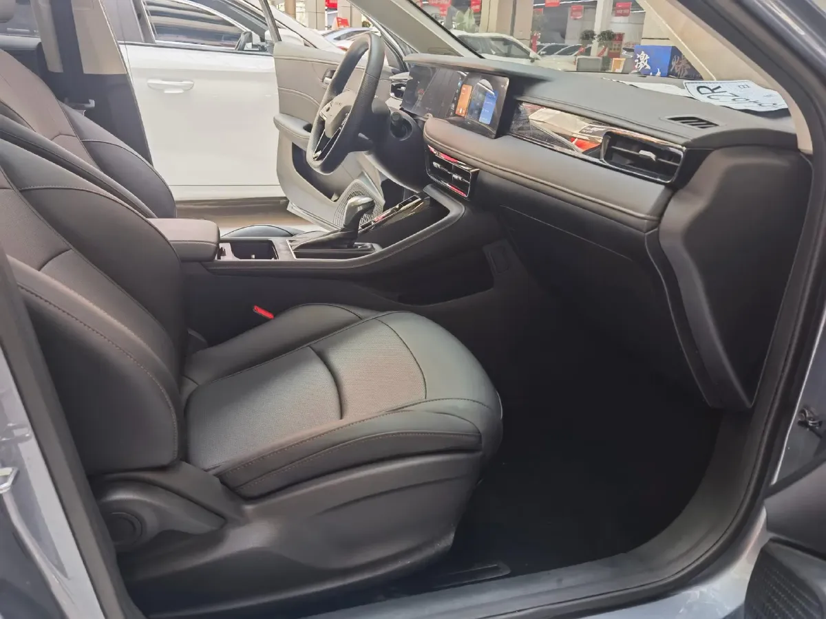 2023 Roewe i5 1.5L 129HP L4 CVT,autocango,china used car exporter,china ev exporter,chinese used car exporter,chinese used ev exporter