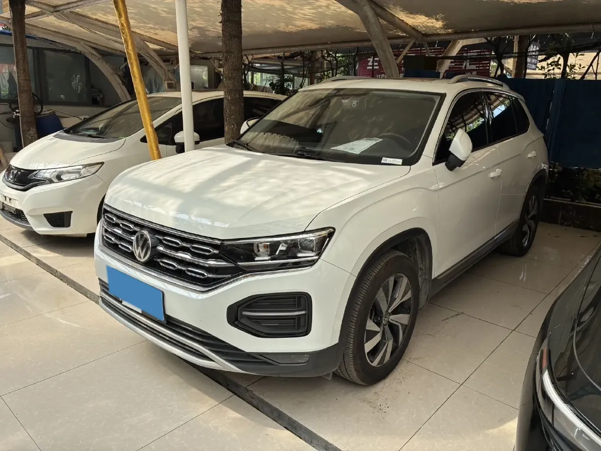 2019 Jeep Cherokee 2.0T 234HP L4 9AT,autocango,china used car exporter,china ev exporter,chinese used car exporter,chinese used ev exporter