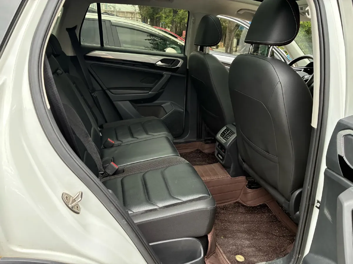 2019 Jeep Cherokee 2.0T 234HP L4 9AT,autocango,china used car exporter,china ev exporter,chinese used car exporter,chinese used ev exporter