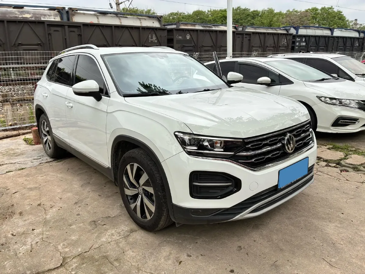 2019 Jeep Cherokee 2.0T 234HP L4 9AT,autocango,china used car exporter,china ev exporter,chinese used car exporter,chinese used ev exporter