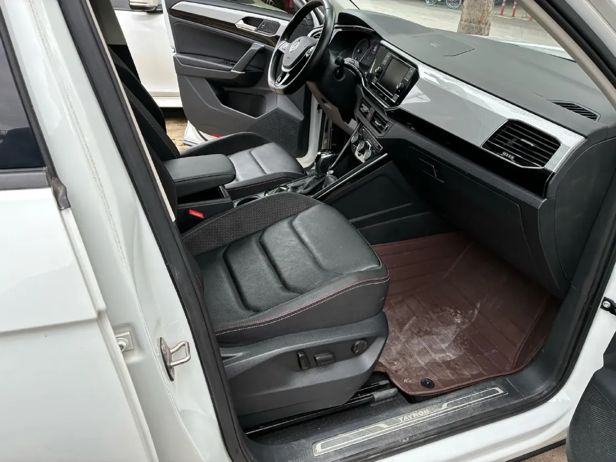 2019 Jeep Cherokee 2.0T 234HP L4 9AT,autocango,china used car exporter,china ev exporter,chinese used car exporter,chinese used ev exporter