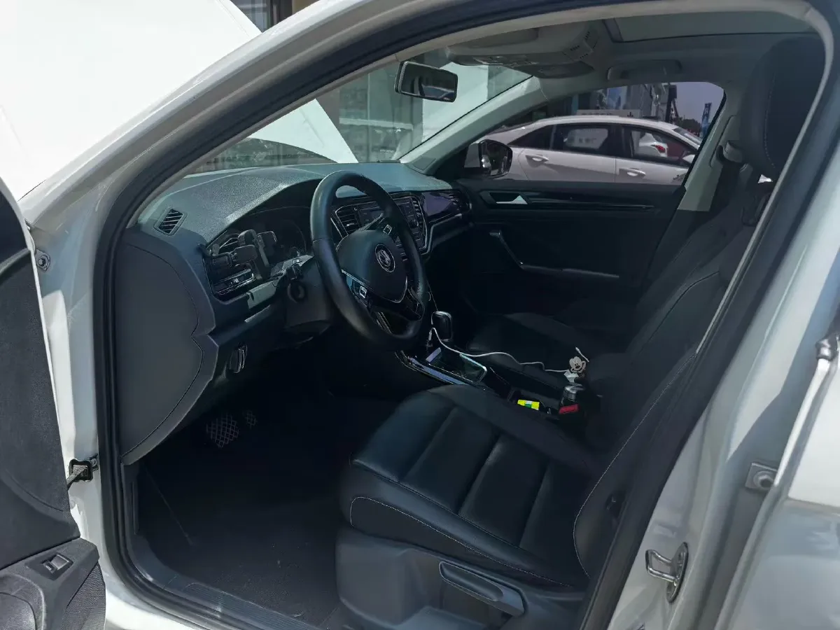 2019 Volkswagen T-Roc 1.4T 150HP L4 7DCT,autocango,china used car exporter,china ev exporter,chinese used car exporter,chinese used ev exporter