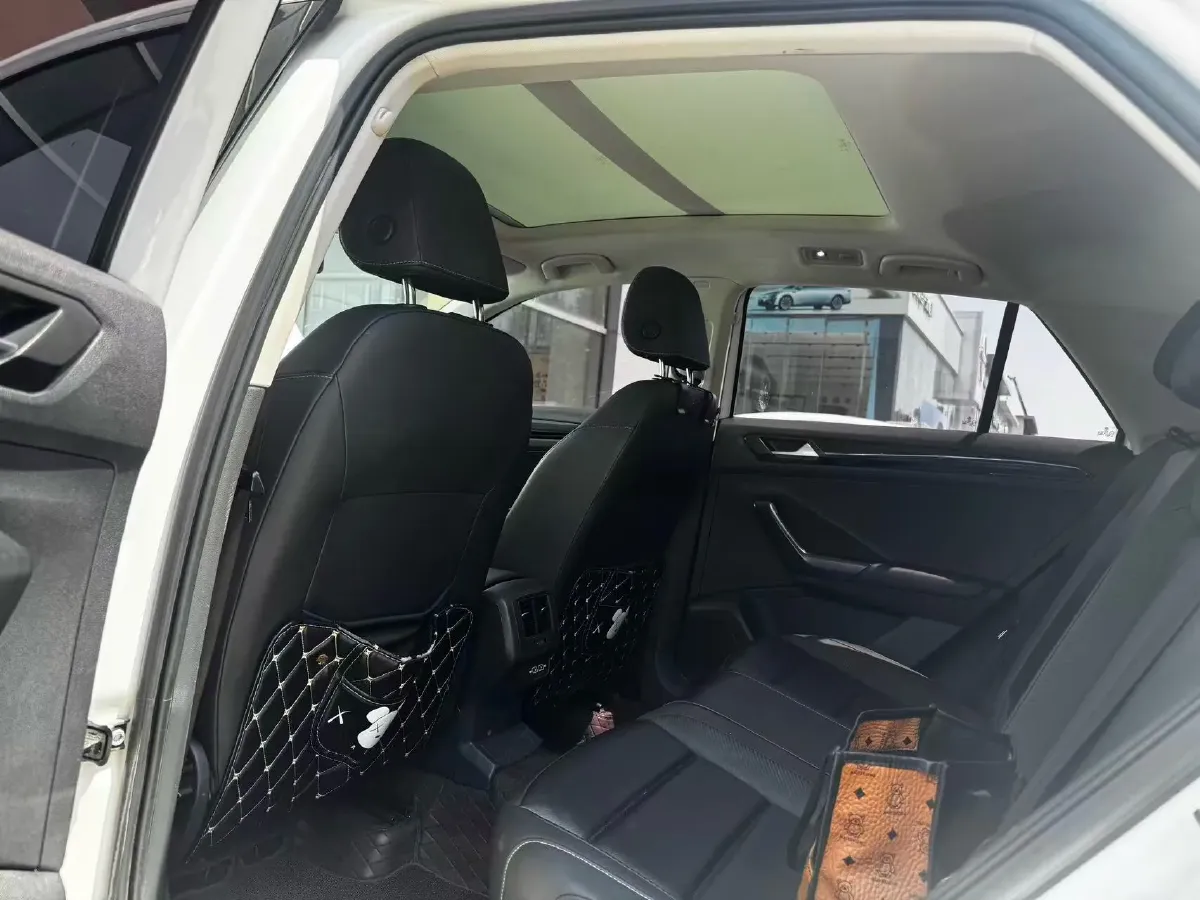 2019 Volkswagen T-Roc 1.4T 150HP L4 7DCT,autocango,china used car exporter,china ev exporter,chinese used car exporter,chinese used ev exporter