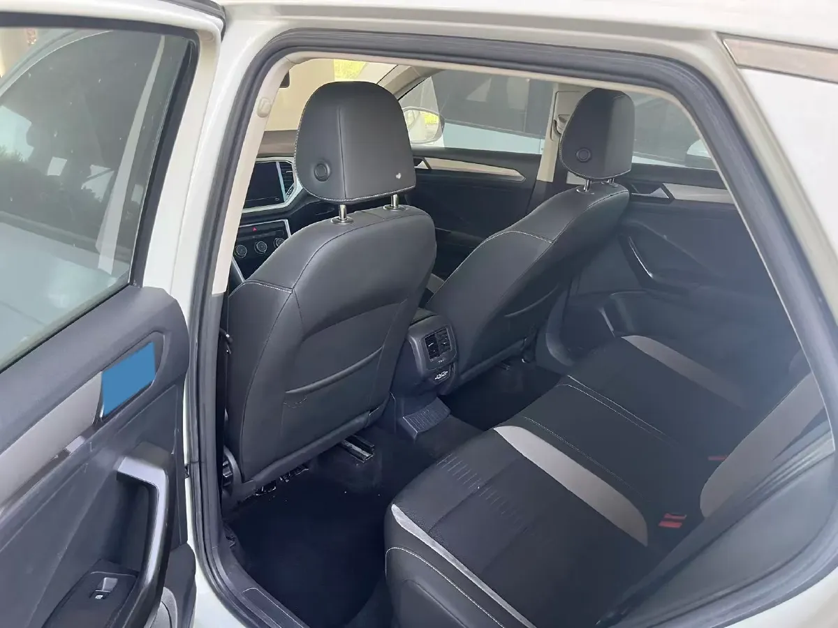 2022 Volkswagen T-Roc 1.4T 150HP L4 7DCT,autocango,china used car exporter,china ev exporter,chinese used car exporter,chinese used ev exporter