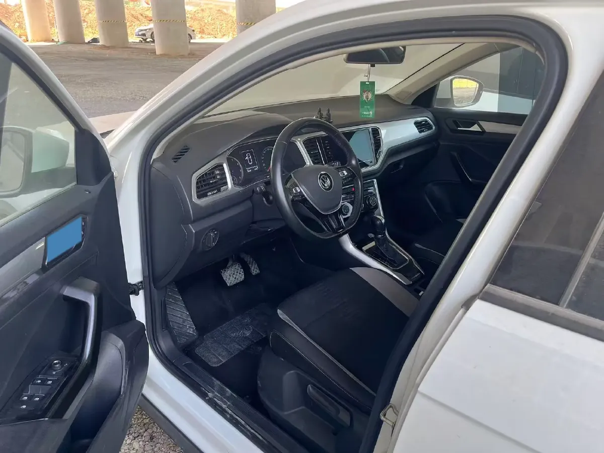 2022 Volkswagen T-Roc 1.4T 150HP L4 7DCT,autocango,china used car exporter,china ev exporter,chinese used car exporter,chinese used ev exporter