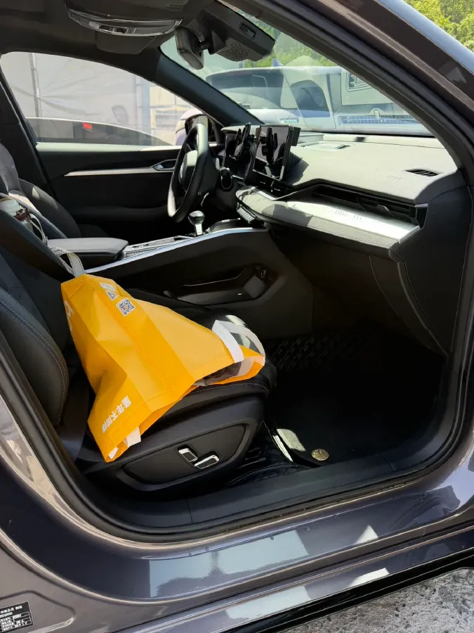 2024 Geely Preface 2.0T 190HP L4 7DCT,autocango,china used car exporter,china ev exporter,chinese used car exporter,chinese used ev exporter