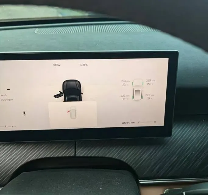 2025 Chery Tiggo 8 Plus 2.0T 254HP L4 8AT,autocango,china used car exporter,china ev exporter,chinese used car exporter,chinese used ev exporter