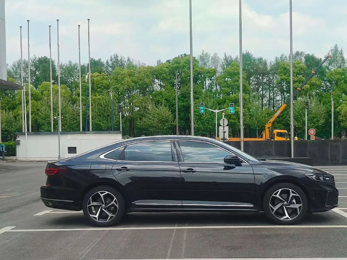 2024 Volkswagen Passat 2.0T 186HP L4 7DCT,autocango,china used car exporter,china ev exporter,chinese used car exporter,chinese used ev exporter