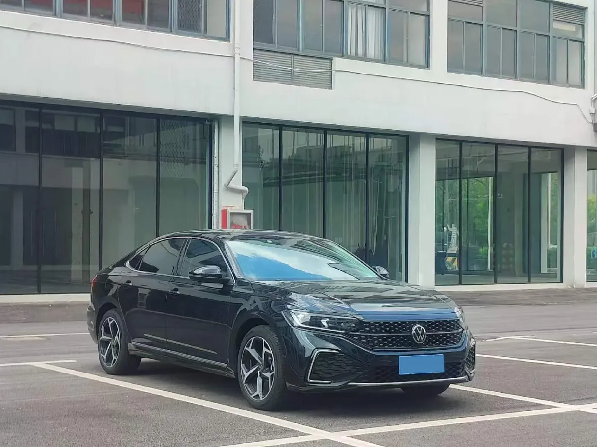 2024 Volkswagen Passat 2.0T 186HP L4 7DCT,autocango,china used car exporter,china ev exporter,chinese used car exporter,chinese used ev exporter
