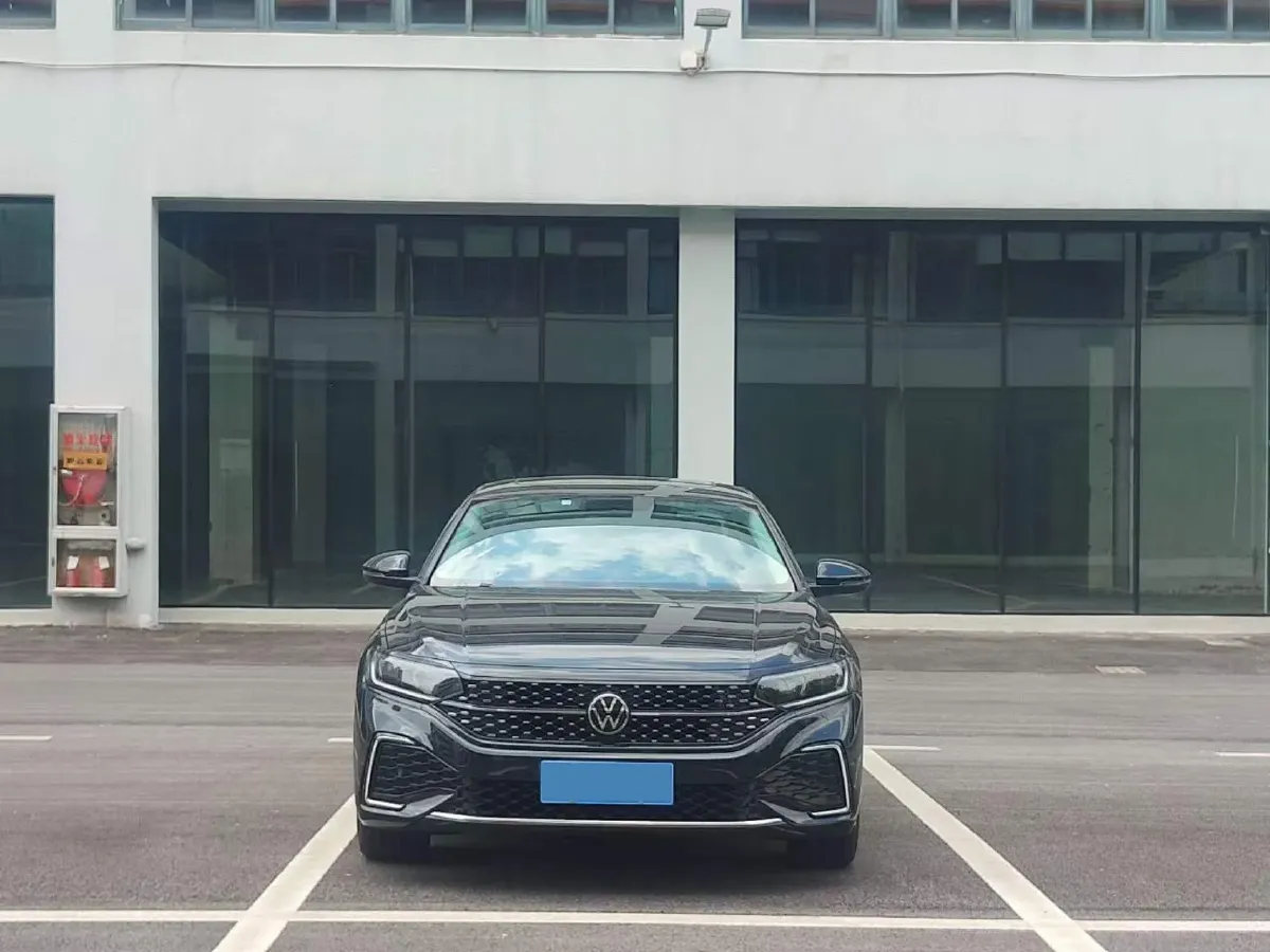 2024 Volkswagen Passat 2.0T 186HP L4 7DCT,autocango,china used car exporter,china ev exporter,chinese used car exporter,chinese used ev exporter