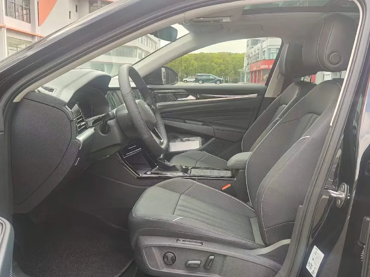 2024 Volkswagen Passat 2.0T 186HP L4 7DCT,autocango,china used car exporter,china ev exporter,chinese used car exporter,chinese used ev exporter