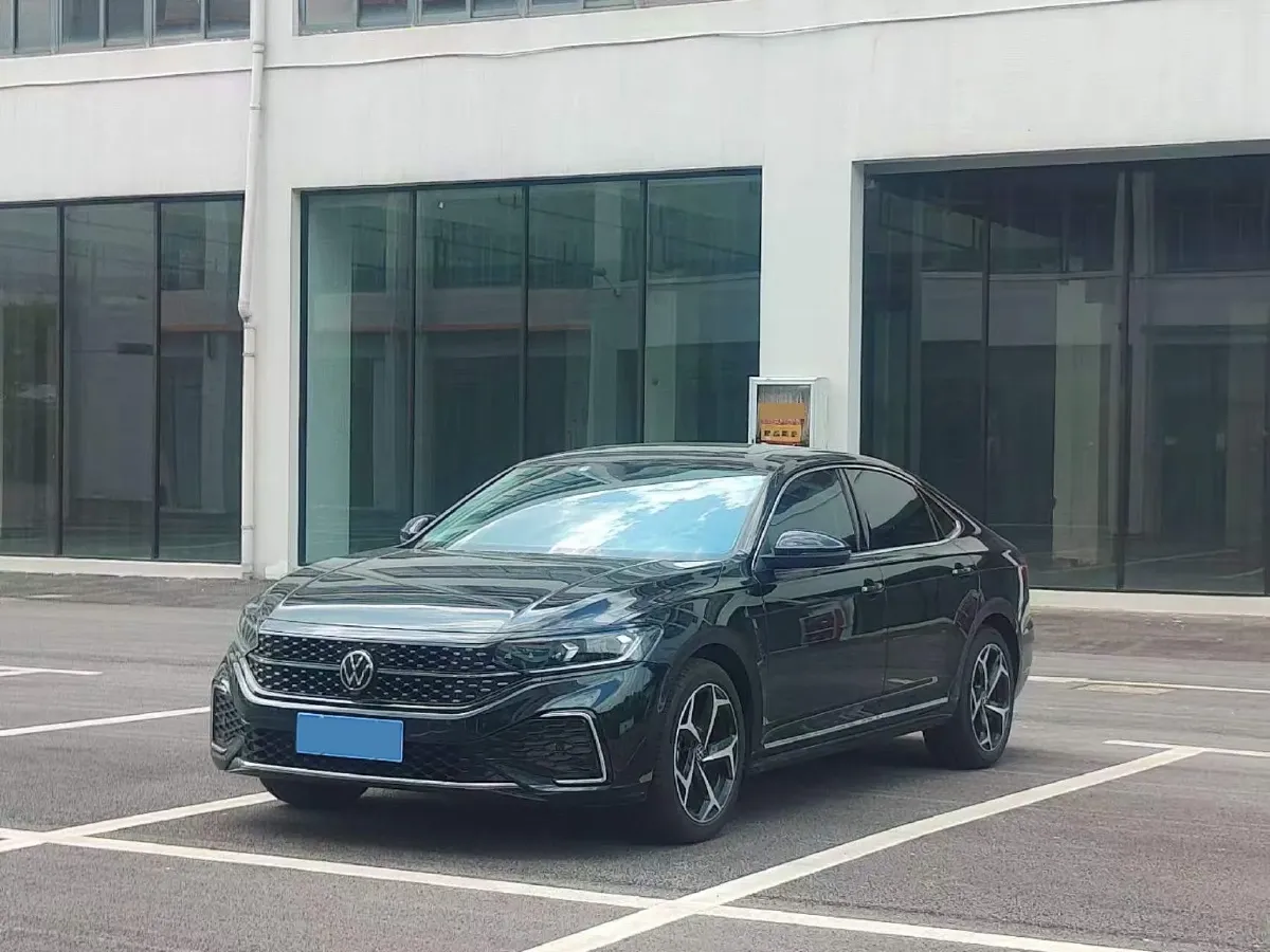 2024 Volkswagen Passat 2.0T 186HP L4 7DCT,autocango,china used car exporter,china ev exporter,chinese used car exporter,chinese used ev exporter