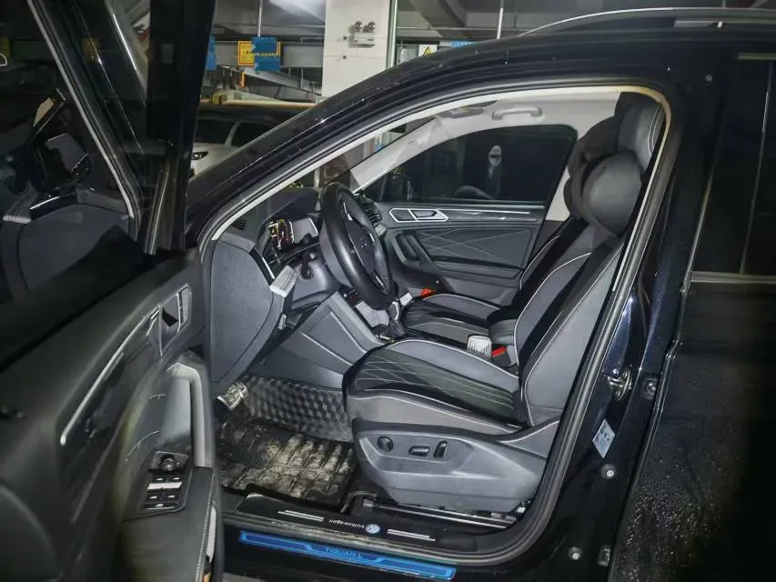 2024 Volkswagen Tiguan L 2.0T 186HP L4 7DCT,autocango,china used car exporter,china ev exporter,chinese used car exporter,chinese used ev exporter