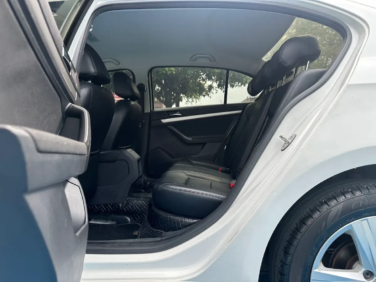 2017 Volkswagen Lavida 1.6L 110HP L4 6AT,autocango,china used car exporter,china ev exporter,chinese used car exporter,chinese used ev exporter