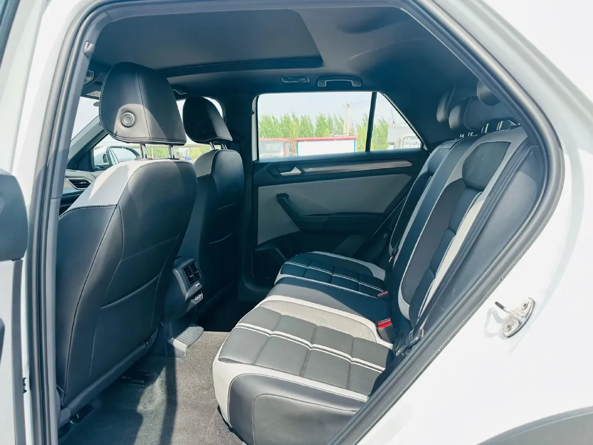 2025 Volkswagen T-Roc 1.5T 160HP L4 7DCT,autocango,china used car exporter,china ev exporter,chinese used car exporter,chinese used ev exporter