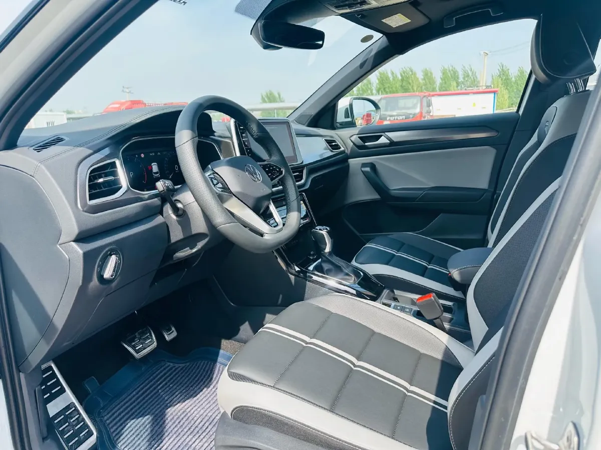 2025 Volkswagen T-Roc 1.5T 160HP L4 7DCT,autocango,china used car exporter,china ev exporter,chinese used car exporter,chinese used ev exporter