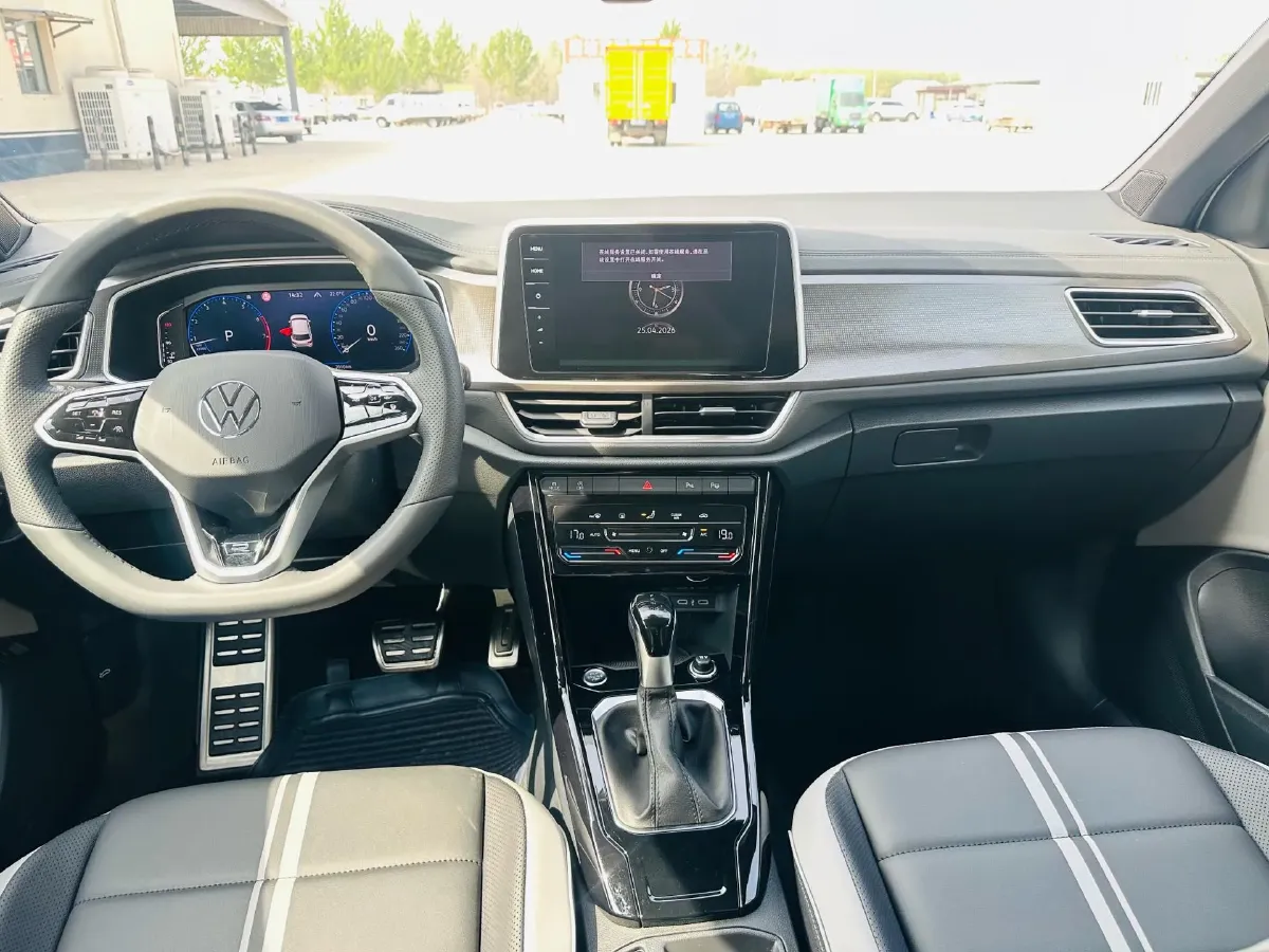 2025 Volkswagen T-Roc 1.5T 160HP L4 7DCT,autocango,china used car exporter,china ev exporter,chinese used car exporter,chinese used ev exporter