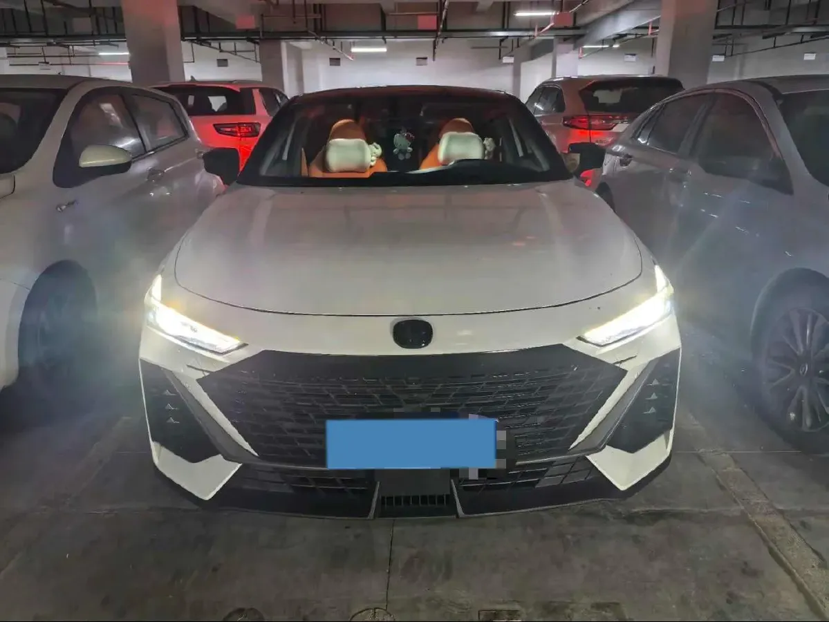 2023 ChangAn UNI-V 1.5T 188HP L4 7DCT,autocango,china used car exporter,china ev exporter,chinese used car exporter,chinese used ev exporter