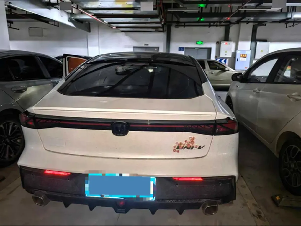 2023 ChangAn UNI-V 1.5T 188HP L4 7DCT,autocango,china used car exporter,china ev exporter,chinese used car exporter,chinese used ev exporter