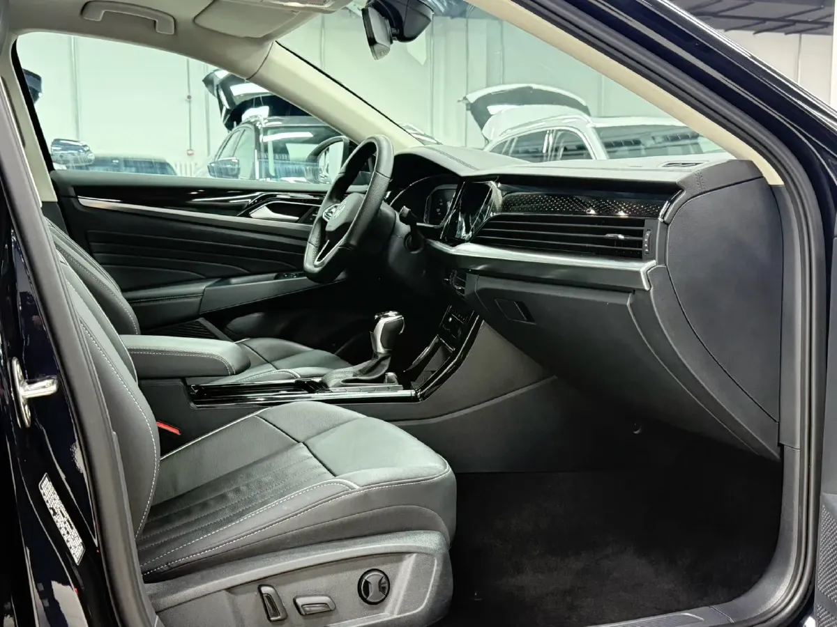 2023 Volkswagen Passat 1.4T 150HP L4 7DCT,autocango,china used car exporter,china ev exporter,chinese used car exporter,chinese used ev exporter