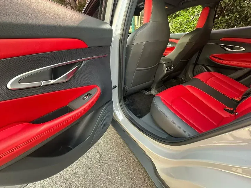 2020 ChangAn UNI-T 1.5T 180HP L4 7DCT,autocango,china used car exporter,china ev exporter,chinese used car exporter,chinese used ev exporter