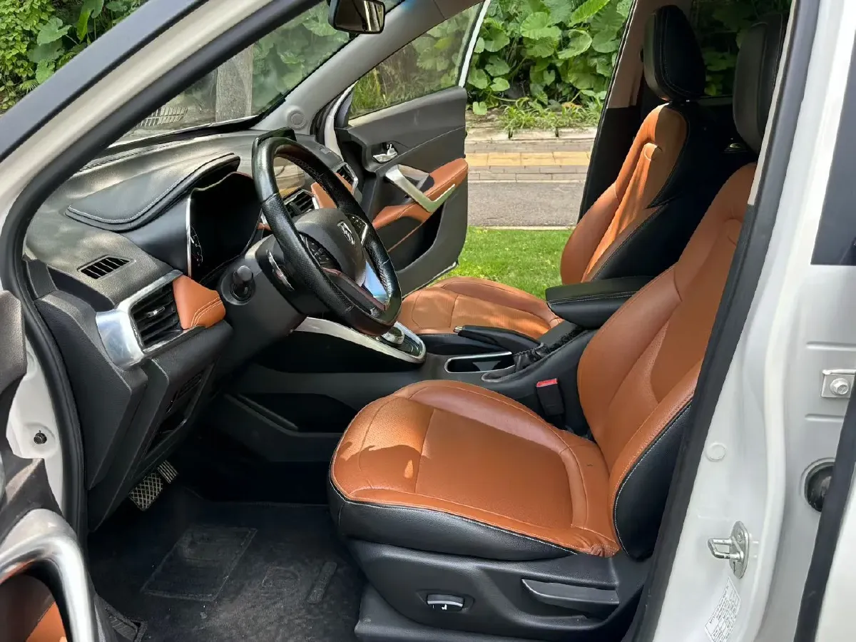 2017 HaiMa S5 Young Edition 1.6L 122HP L4 5MT,autocango,china used car exporter,china ev exporter,chinese used car exporter,chinese used ev exporter