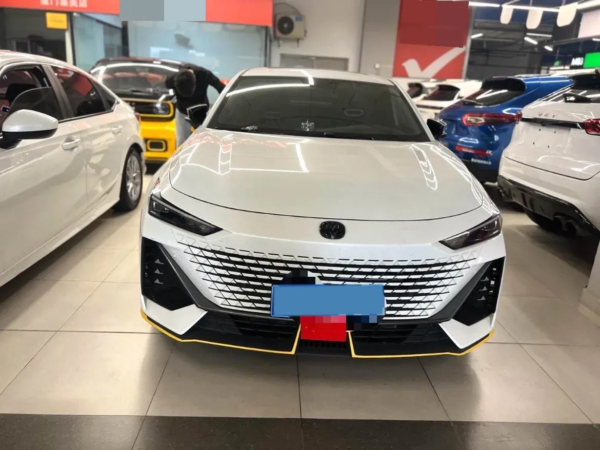 2023 ChangAn UNI-V 1.5T 188HP L4 7DCT,autocango,china used car exporter,china ev exporter,chinese used car exporter,chinese used ev exporter