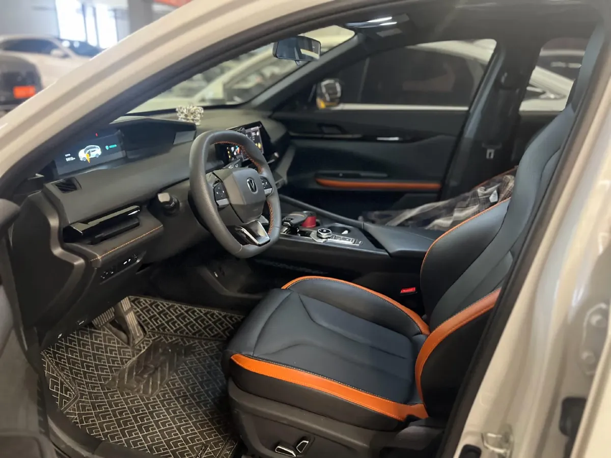 2023 ChangAn UNI-V 1.5T 188HP L4 7DCT,autocango,china used car exporter,china ev exporter,chinese used car exporter,chinese used ev exporter