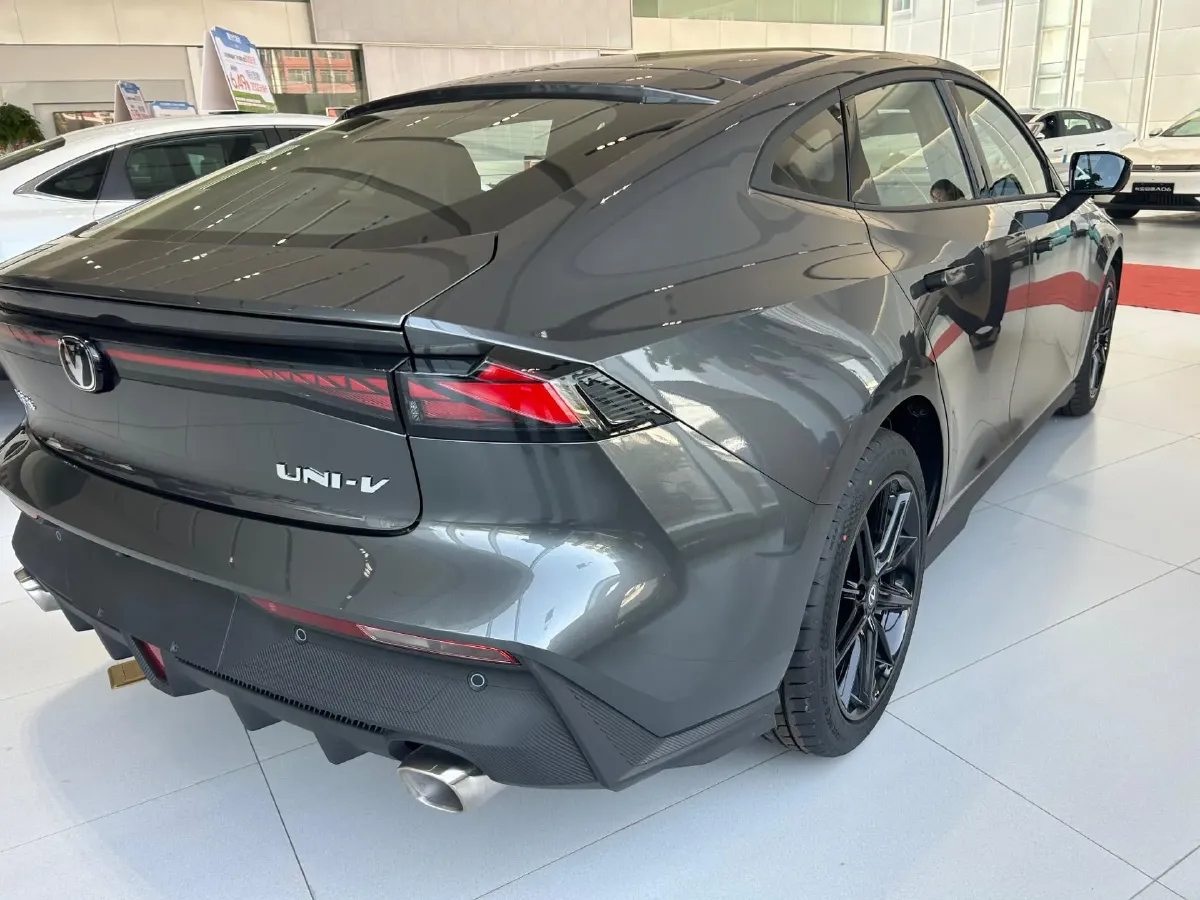 2024 ChangAn UNI-V 1.5T 188HP L4 7DCT,autocango,china used car exporter,china ev exporter,chinese used car exporter,chinese used ev exporter