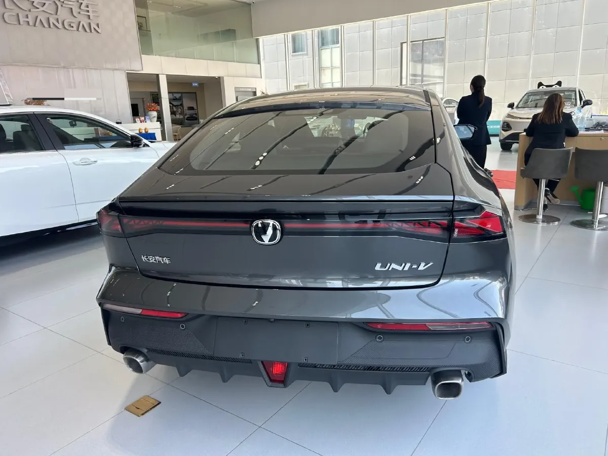 2024 ChangAn UNI-V 1.5T 188HP L4 7DCT,autocango,china used car exporter,china ev exporter,chinese used car exporter,chinese used ev exporter