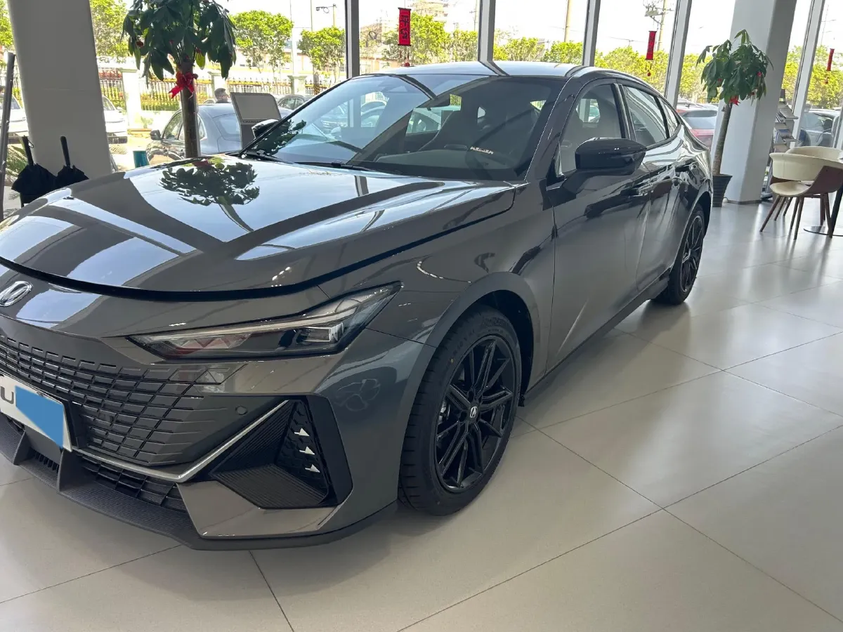 2024 ChangAn UNI-V 1.5T 188HP L4 7DCT,autocango,china used car exporter,china ev exporter,chinese used car exporter,chinese used ev exporter