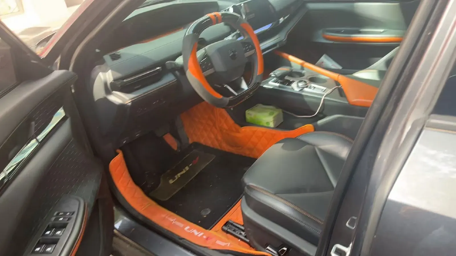 2022 ChangAn UNI-V 1.5T 188HP L4 7DCT,autocango,china used car exporter,china ev exporter,chinese used car exporter,chinese used ev exporter