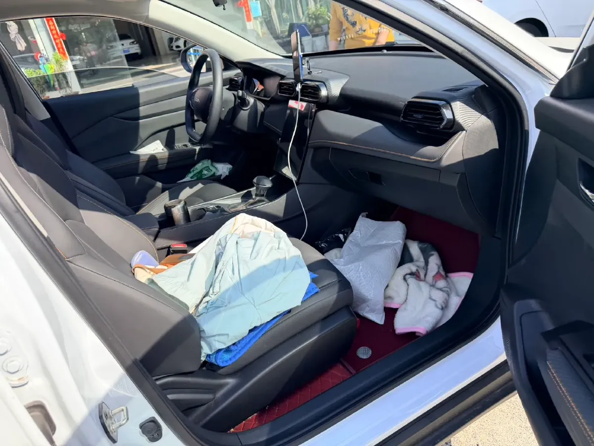 2025 DongFeng Aeolus YiXuan 1.5L 125HP L4 6DCT,autocango,china used car exporter,china ev exporter,chinese used car exporter,chinese used ev exporter