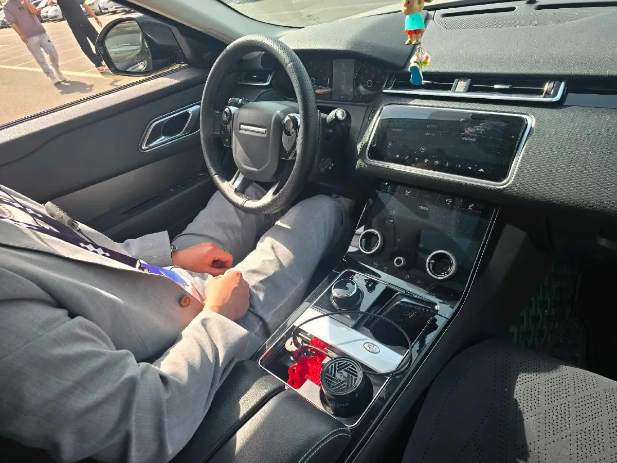 2018 Land Rover Range Rover Velar 2.0T 250HP L4 8AT,autocango,china used car exporter,china ev exporter,chinese used car exporter,chinese used ev exporter