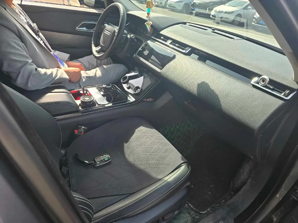 2018 Land Rover Range Rover Velar 2.0T 250HP L4 8AT,autocango,china used car exporter,china ev exporter,chinese used car exporter,chinese used ev exporter